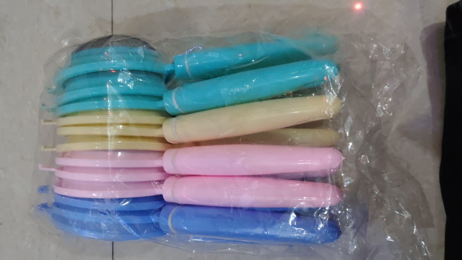 PLASTIC TEA STRAINER